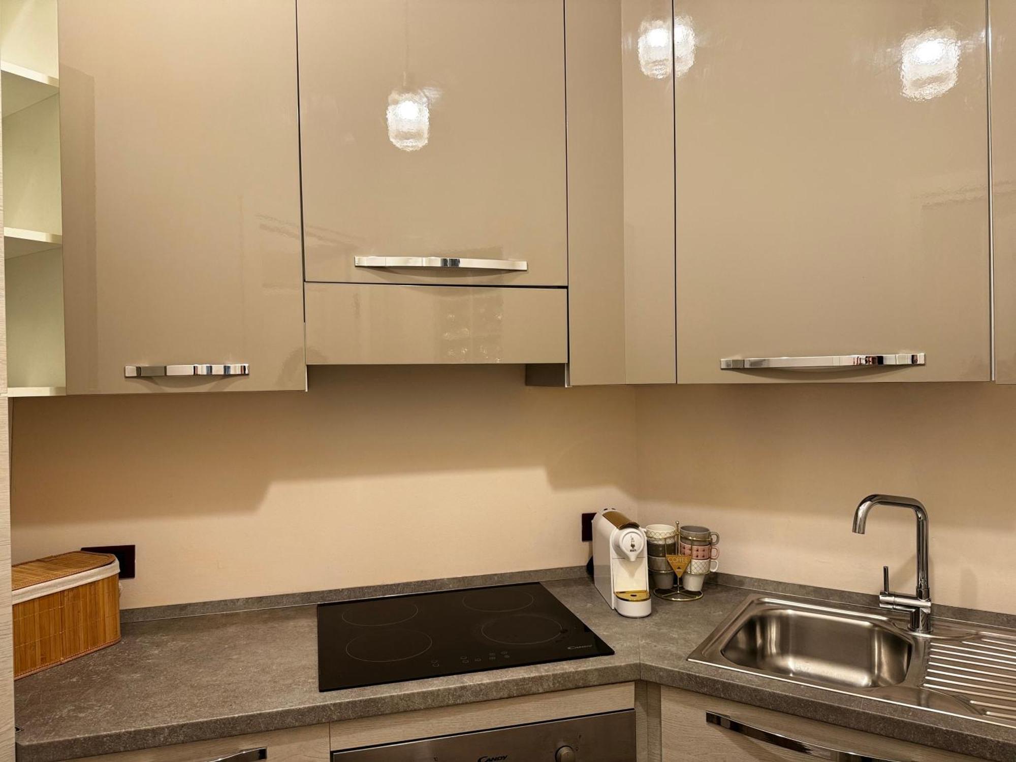 Apartament Regina Milano In Verona - Sky Tv, Wifi E Breakfast Box Zewnętrze zdjęcie