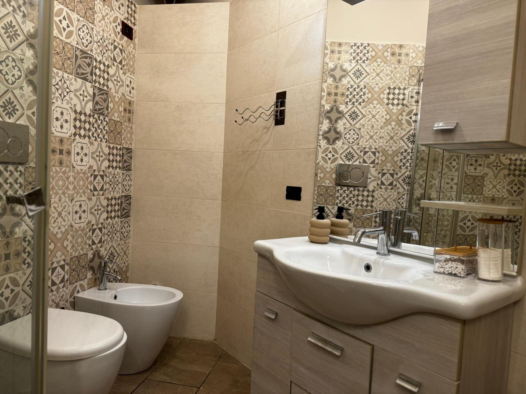 Apartament Regina Milano In Verona - Sky Tv, Wifi E Breakfast Box Zewnętrze zdjęcie