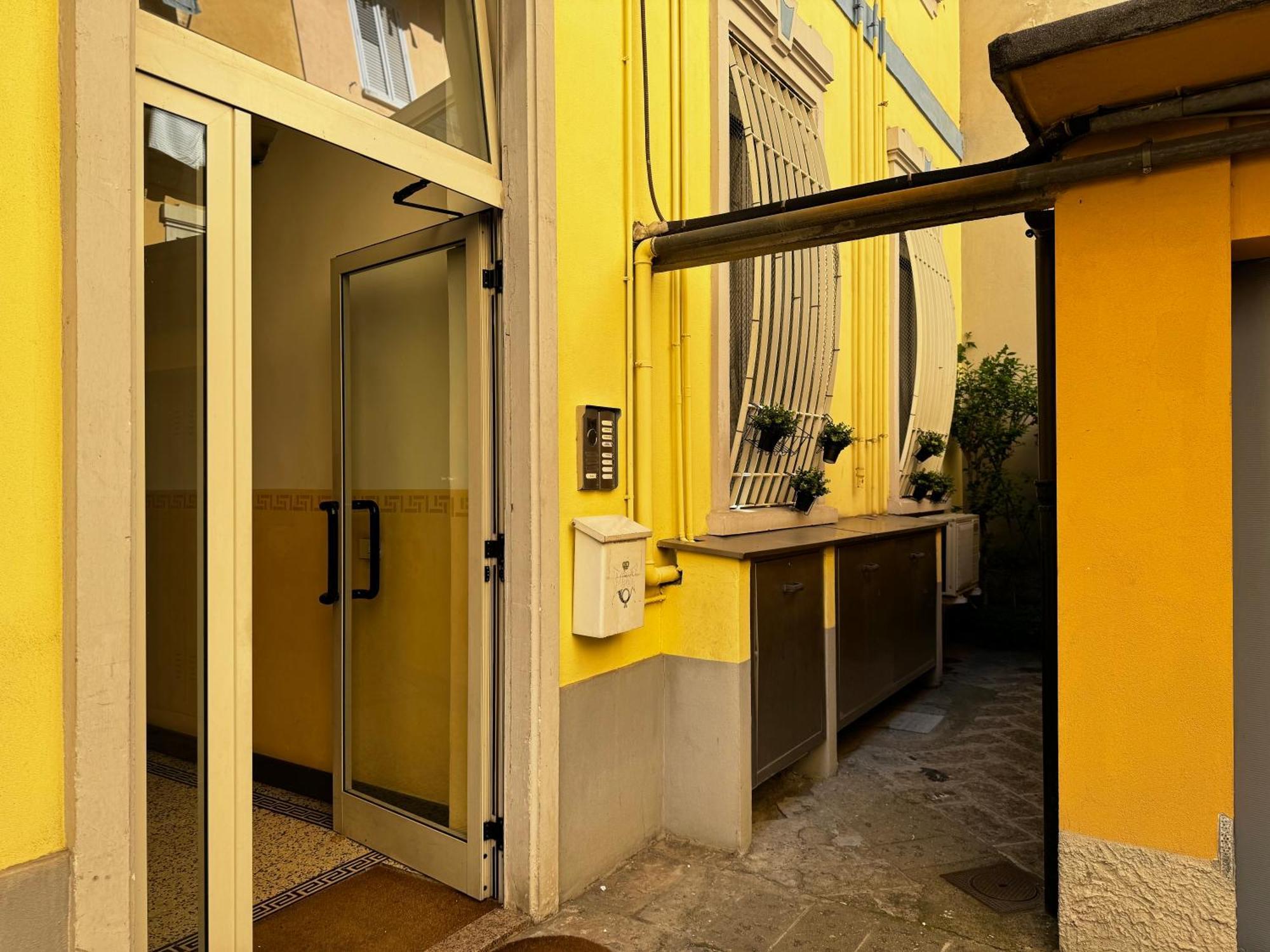 Apartament Regina Milano In Verona - Sky Tv, Wifi E Breakfast Box Zewnętrze zdjęcie