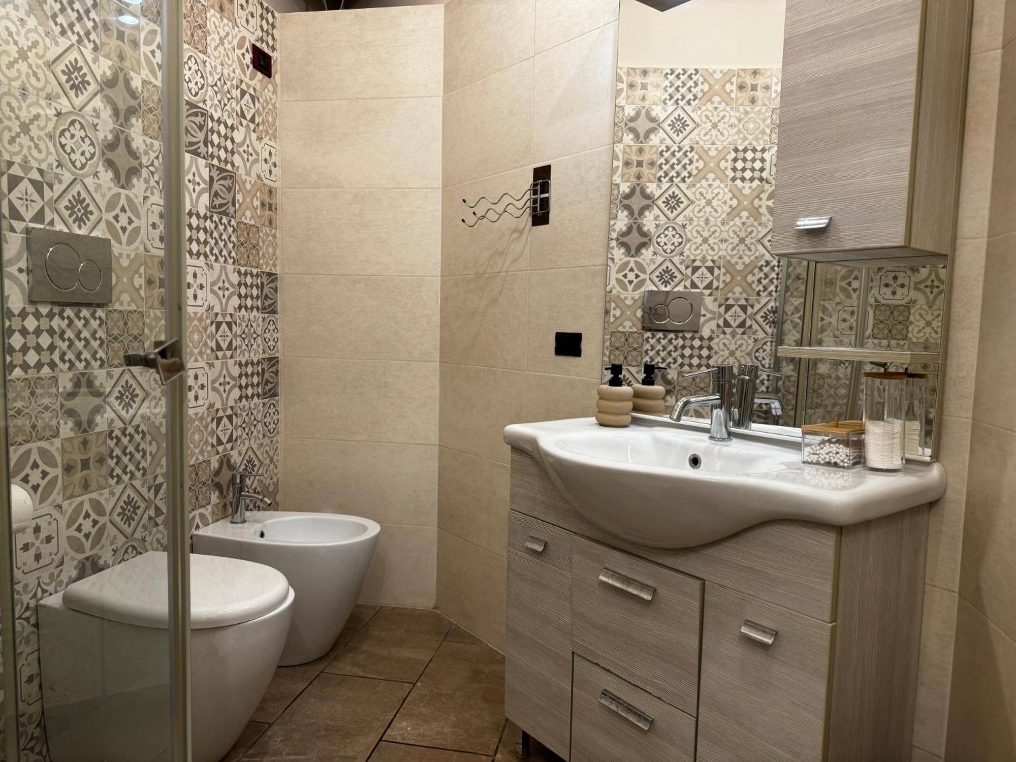 Apartament Regina Milano In Verona - Sky Tv, Wifi E Breakfast Box Zewnętrze zdjęcie
